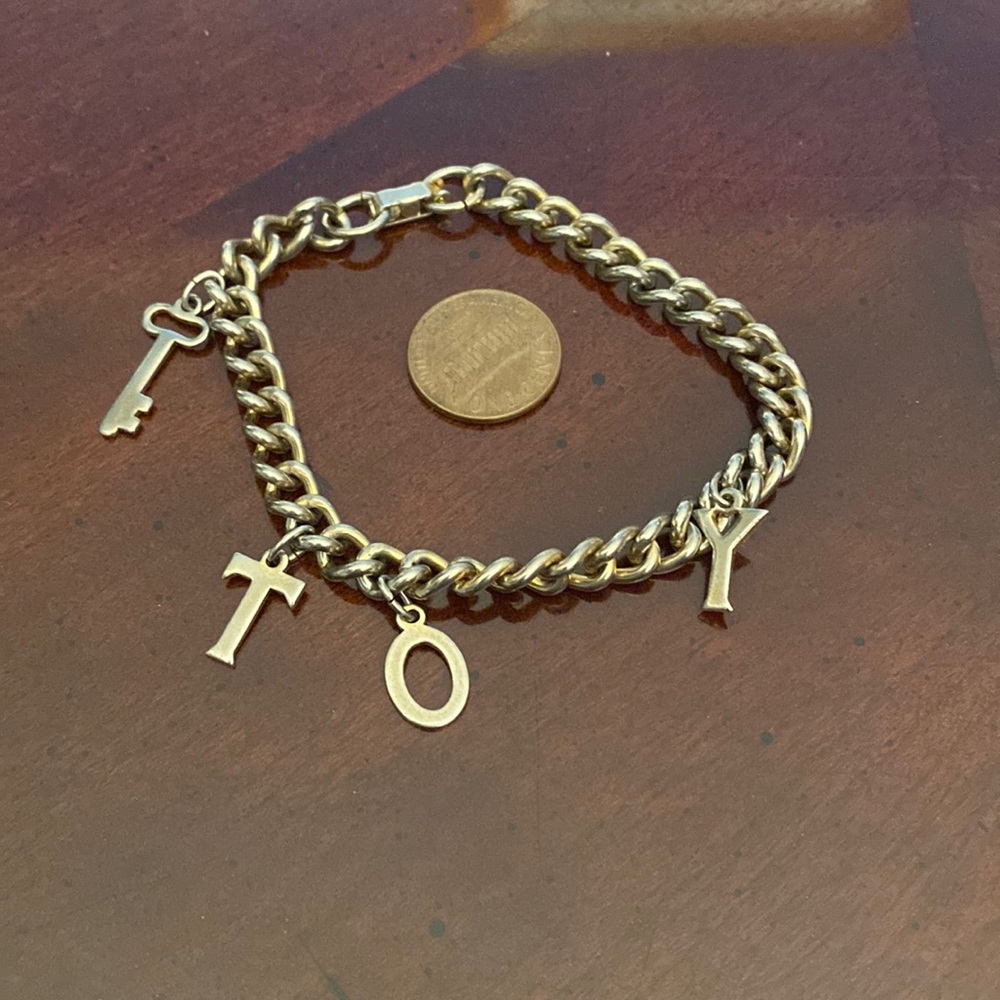 Chain charm bracelet “TOY”